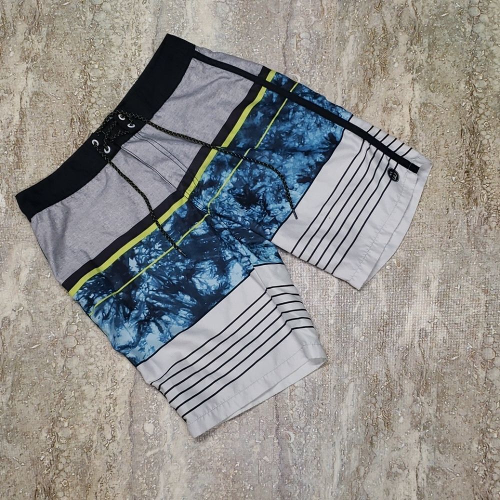 FREEWORLD YOUTH BOARD SHORTS SIZE 28W